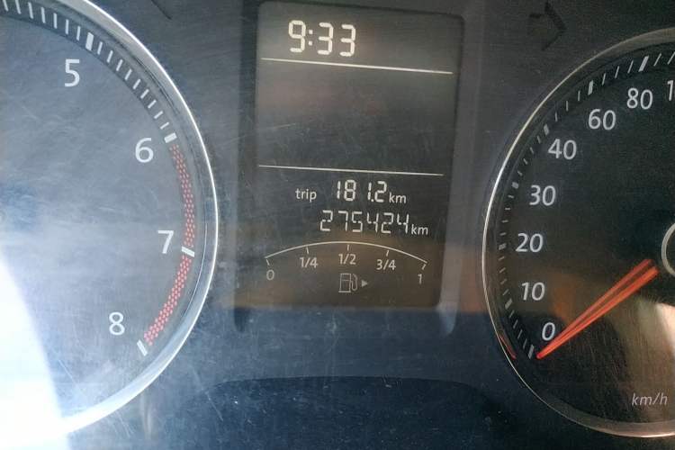 Used Volkswagen Lavida 2010 1.4TSI Sport Edition Odometer Close Up