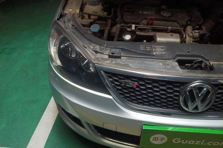 Used Volkswagen Lavida 2010 1.4TSI Sport Edition Right Front Headlight
