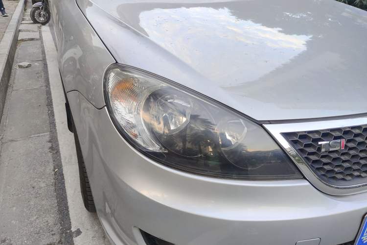 Used Volkswagen Lavida 2010 1.4TSI Sport Edition Right Front Headlight