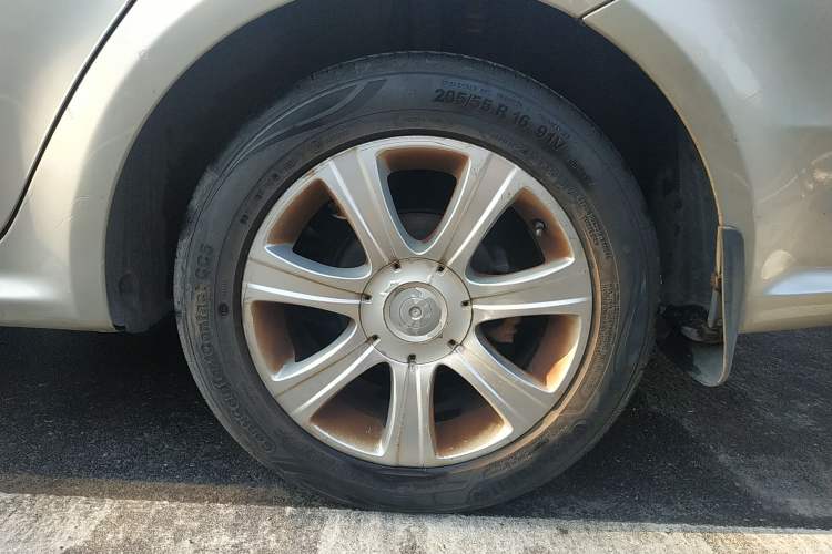 Used Volkswagen Lavida 2010 1.4TSI Sport Edition Right Front Wheel Hub