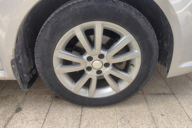 Used Volkswagen Lavida 2010 1.4TSI Sport Edition Right Front Wheel Hub