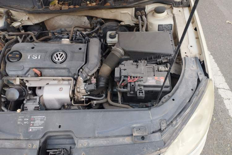 Used Volkswagen Lavida 2010 1.4TSI Sport Edition Engine Bay Left