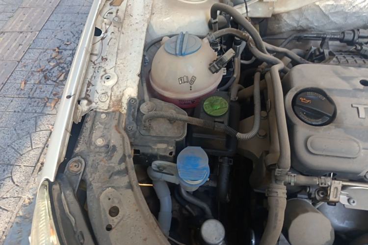 Used Volkswagen Lavida 2010 1.4TSI Sport Edition Engine Bay Right