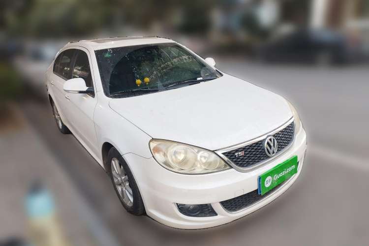 Used Volkswagen Lavida 2010 1.4TSI Sport Edition Front Right 45 Deg