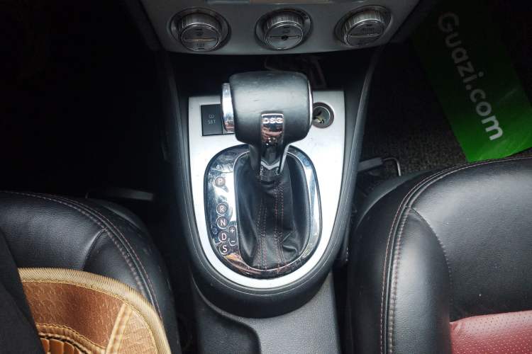 Used Volkswagen Lavida 2010 1.4TSI Sport Edition Gear Lever