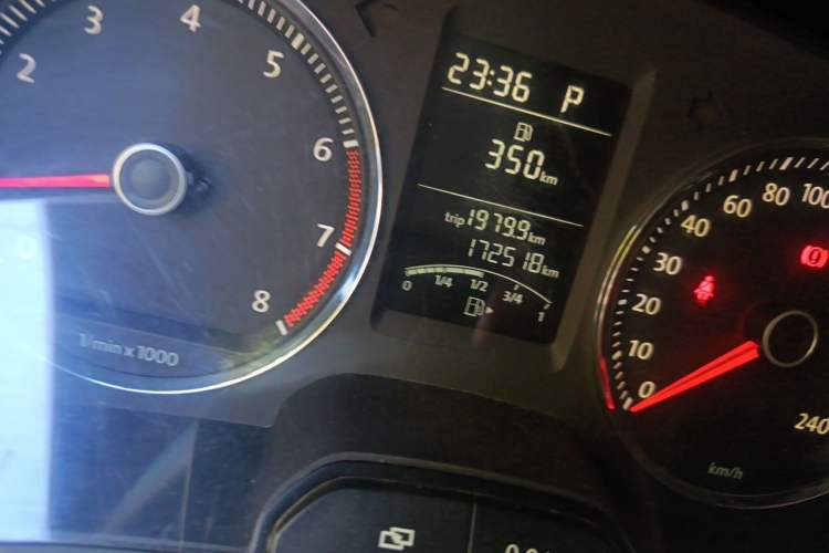 Used Volkswagen Lavida 2010 1.4TSI Sport Edition Odometer Close Up