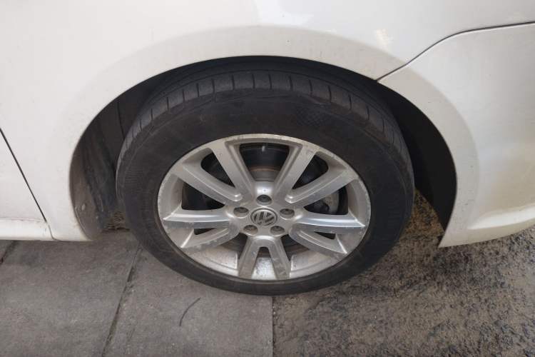 Used Volkswagen Lavida 2010 1.4TSI Sport Edition Right Front Wheel Hub