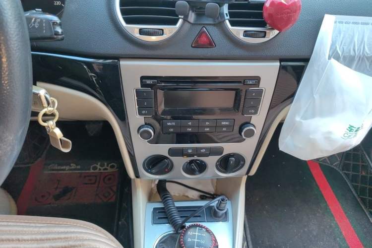 Used Volkswagen Lavida 2011 1.6L Manual Joy Version Audio And AC Panel