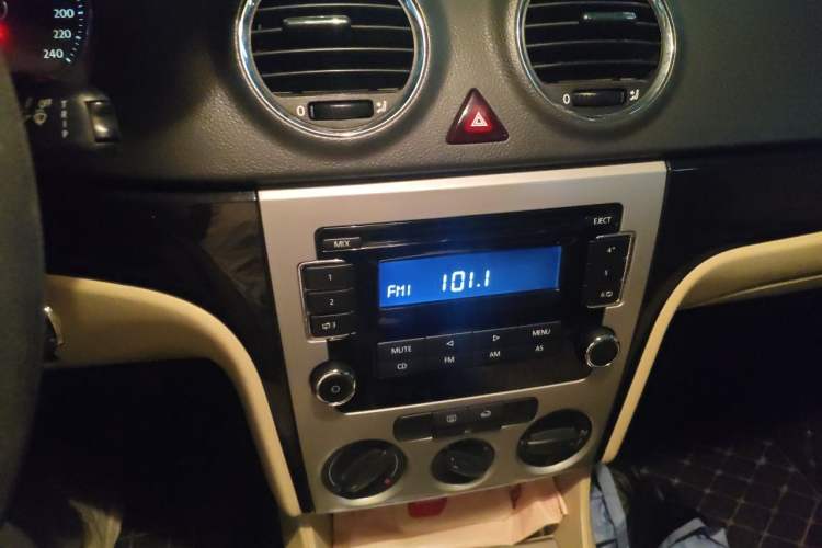 Used Volkswagen Lavida 2011 1.4 TSI Manual Prestige Edition Audio And AC Panel