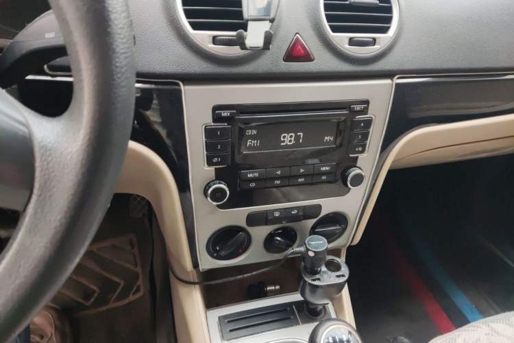 Used Volkswagen Lavida 2011 1.6L Manual Joy Version Audio And AC Panel