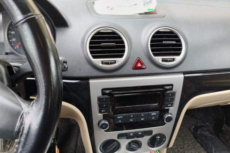 Used Volkswagen Lavida 2011 1.6L Manual Joy Version Audio And AC Panel