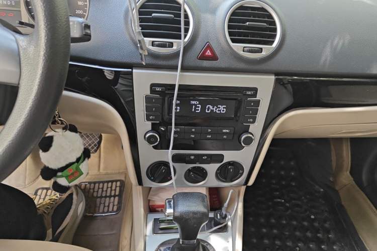 Used Volkswagen Lavida 2011 1.6L Automatic PinYou Edition Audio And AC Panel