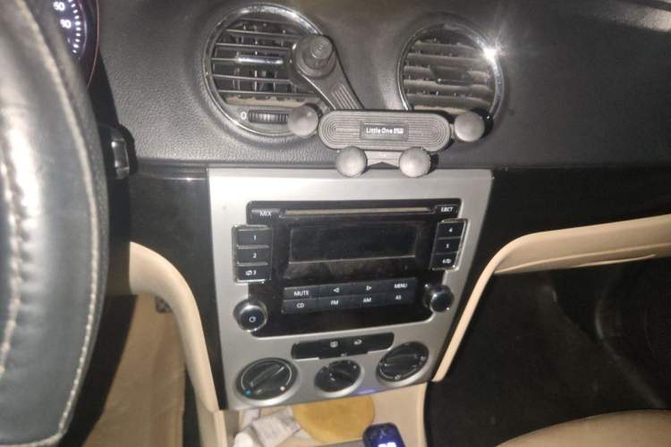 Used Volkswagen Lavida 2011 1.6L Manual Joy Version Audio And AC Panel