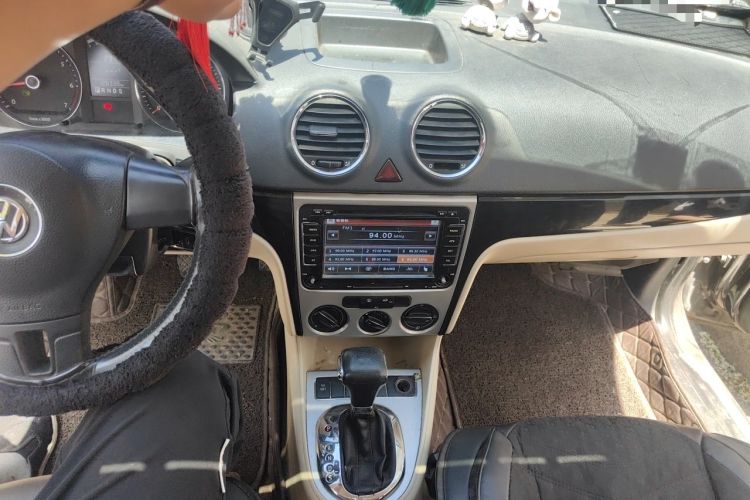 Used Volkswagen Lavida 2011 1.6L Automatic Premium Edition Audio And AC Panel