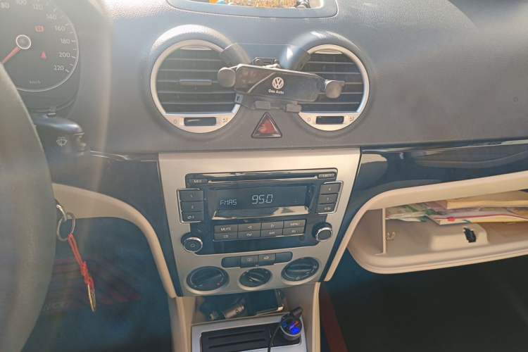 Used Volkswagen Lavida 2011 1.6L Manual Joy Version Audio And AC Panel