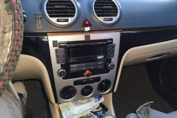 Used Volkswagen Lavida 2011 1.6L Manual Joy Version Audio And AC Panel