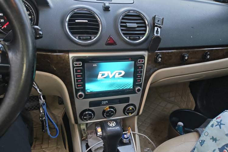 Used Volkswagen Lavida 2011 1.6L Automatic Pinxuan Edition Audio And AC Panel