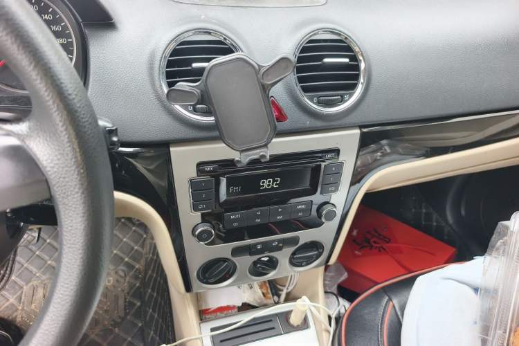 Used Volkswagen Lavida 2011 1.6L Manual Joy Version Audio And AC Panel