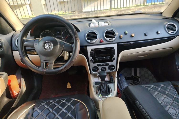Used Volkswagen Lavida 2011 1.6L Automatic PinYou Edition Center Console