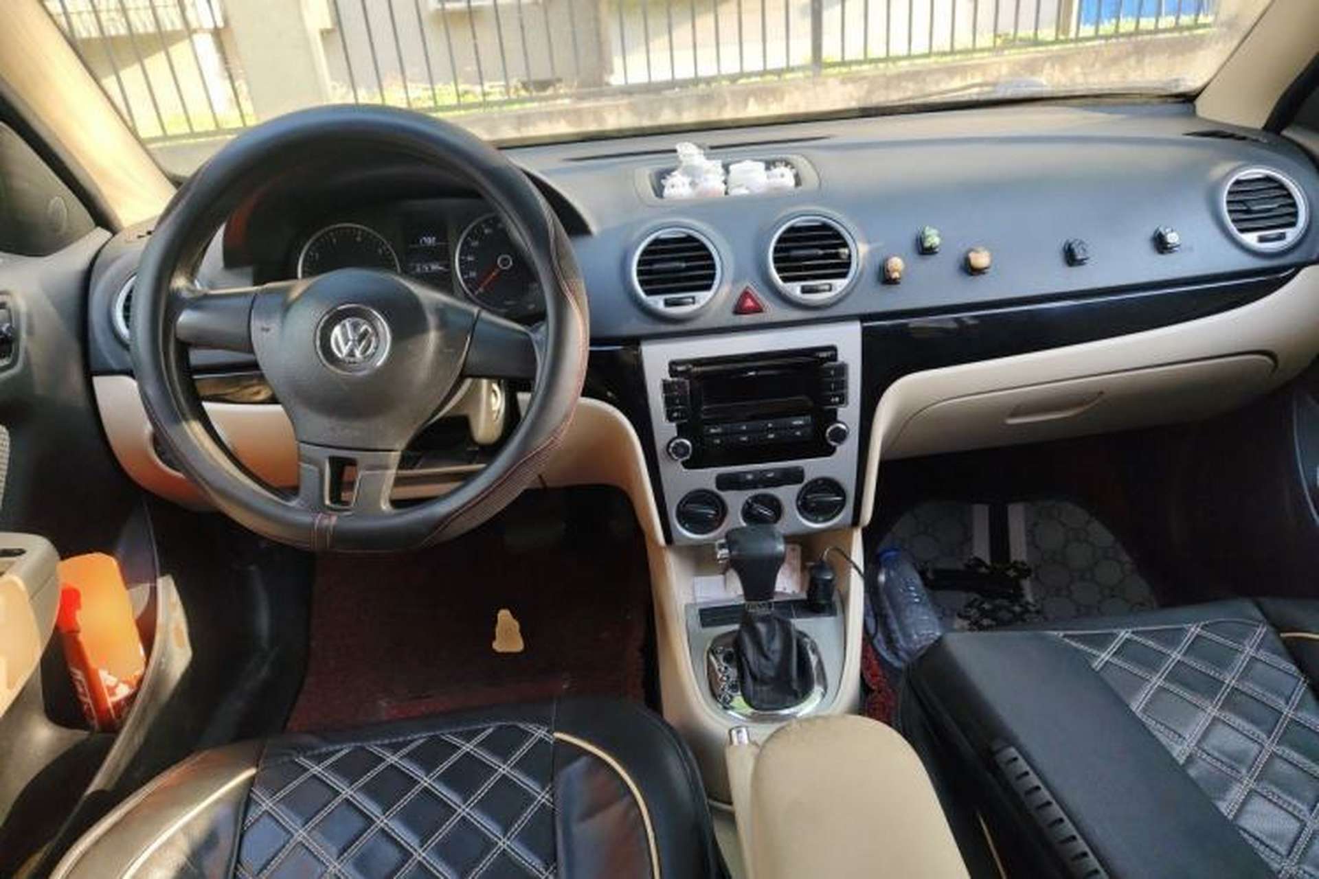 Used Volkswagen Lavida 2011 1.6L Automatic PinYou Edition Center Console