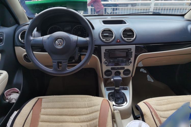 Used Volkswagen Lavida 2011 1.6L Automatic PinYou Edition Center Console