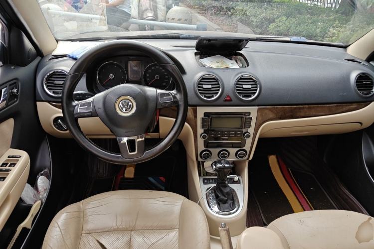 Used Volkswagen Lavida 2011 1.6L Automatic Pinxuan Edition Center Console