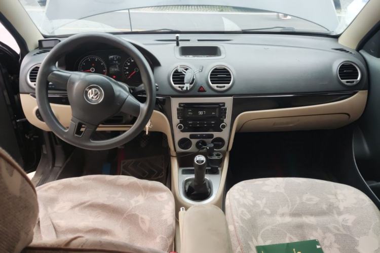 Used Volkswagen Lavida 2011 1.6L Manual Joy Version Center Console