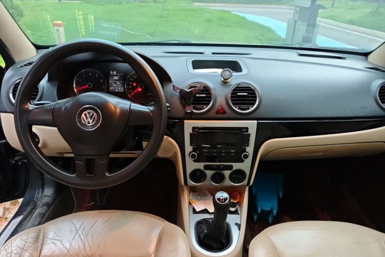 Used Volkswagen Lavida 2011 1.4 TSI Manual Prestige Edition Center Console