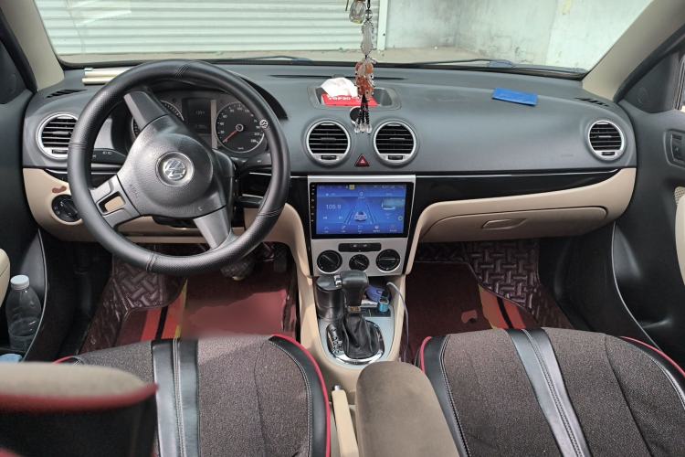 Used Volkswagen Lavida 2011 1.6L Automatic PinYou Edition Center Console