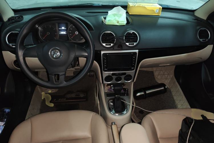 Used Volkswagen Lavida 2011 1.6L Automatic PinYou Edition Center Console