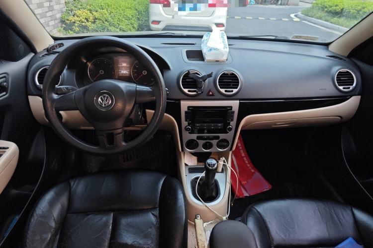 Used Volkswagen Lavida 2011 1.6L Manual Joy Version Center Console