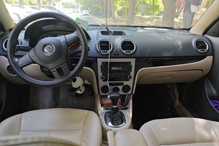 Used Volkswagen Lavida 2011 1.6L Automatic PinYou Edition Center Console