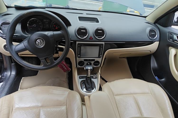 Used Volkswagen Lavida 2011 1.4 TSI DSG Prestige Edition Center Console