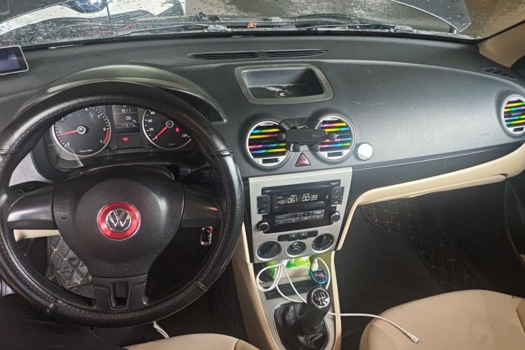 Used Volkswagen Lavida 2011 1.6L Manual Joy Version Center Console