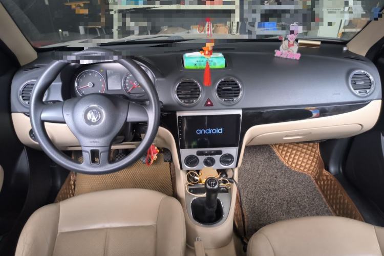Used Volkswagen Lavida 2011 1.4 TSI Manual Prestige Edition Center Console