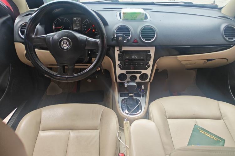 Used Volkswagen Lavida 2011 1.6L Automatic Premium Edition Center Console