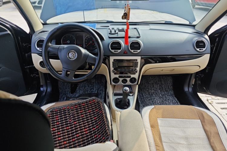 Used Volkswagen Lavida 2011 1.6L Manual Joy Version Center Console