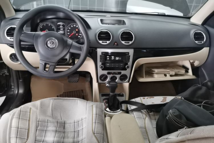 Used Volkswagen Lavida 2011 1.6L Automatic PinYou Edition Center Console