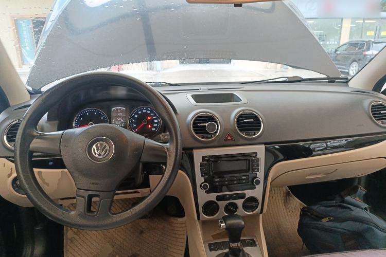 Used Volkswagen Lavida 2011 1.6L Automatic Premium Edition Center Console