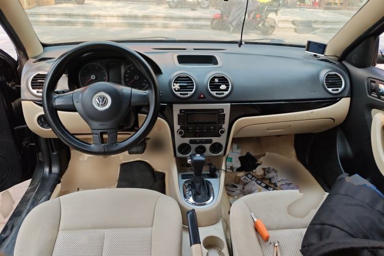 Used Volkswagen Lavida 2011 2.0L Automatic Premium Edition Center Console