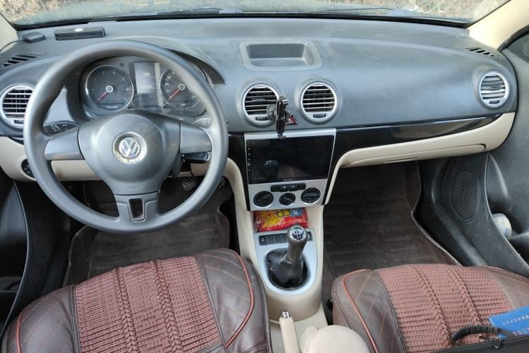 Used Volkswagen Lavida 2011 1.6L Manual Joy Version Center Console
