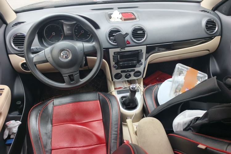 Used Volkswagen Lavida 2011 1.6L Manual Joy Version Center Console