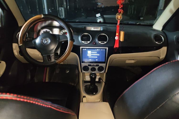 Used Volkswagen Lavida 2011 1.6L Manual Joy Version Center Console