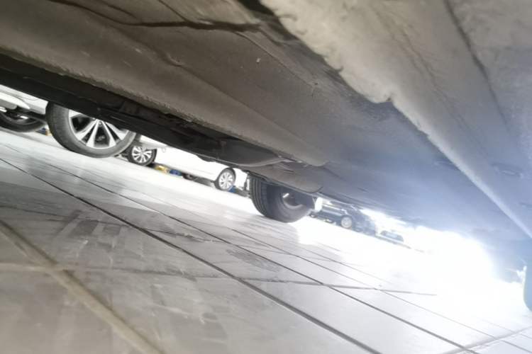 Used Volkswagen Lavida 2011 1.6L Automatic PinYou Edition Chassis Front Left