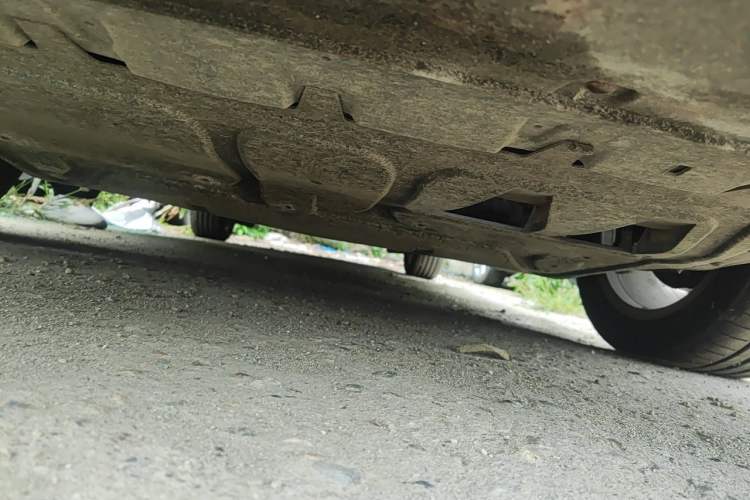 Used Volkswagen Lavida 2011 1.6L Manual - Premium Edition Chassis Front