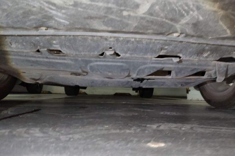 Used Volkswagen Lavida 2011 1.6L Manual - Premium Edition Chassis Front