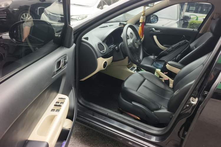 Used Volkswagen Lavida 2011 1.6L Automatic PinYou Edition Driver Seat