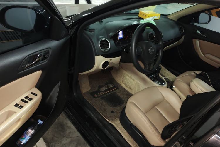 Used Volkswagen Lavida 2011 1.6L Automatic PinYou Edition Driver Seat