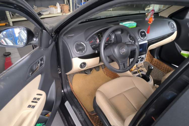 Used Volkswagen Lavida 2011 1.4 TSI Manual Prestige Edition Driver Seat