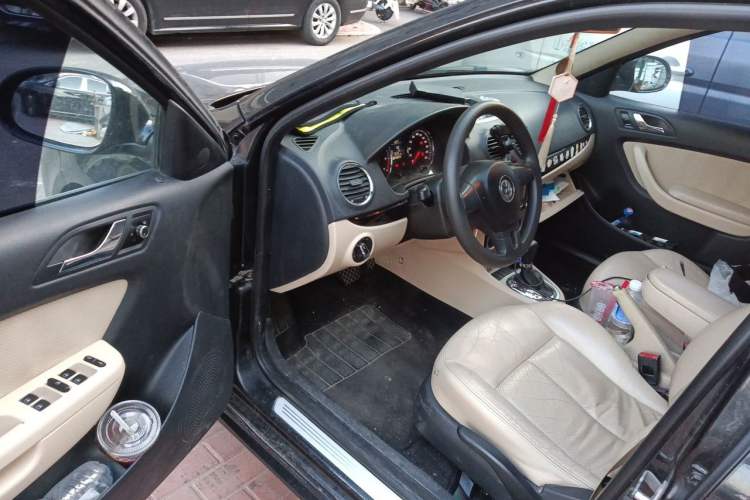 Used Volkswagen Lavida 2011 1.6L Automatic Premium Edition Driver Seat